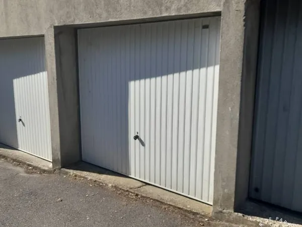 Garage/Parking