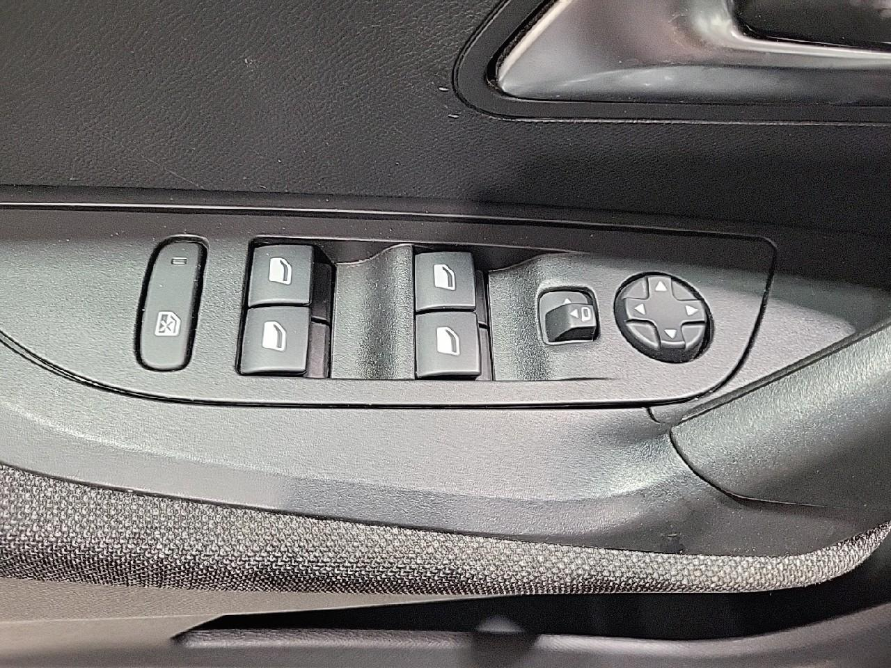 Peugeot 2008 puretech 130 s&s eat8 active — photo 23