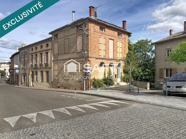 Maison de caractère en coeur de village avec garage et jardin non attenant