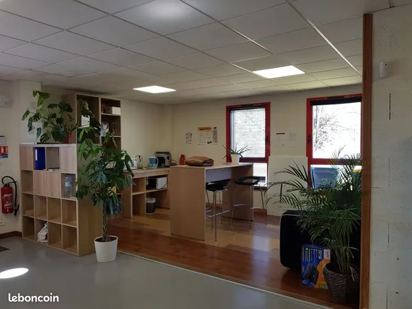 Bureaux + hall d'accueil