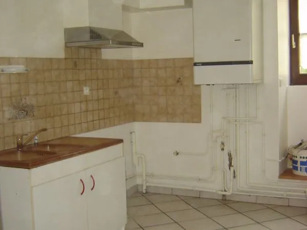 F2 RDS sur cour intérieure avec jardin