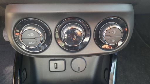 Opel Adam 1.4 87 - Rocks – 2018 – 129788 km – Essence – Boîte Manuelle — photo 27