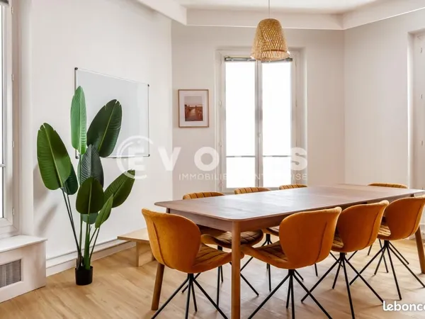 Bureau 230 m²