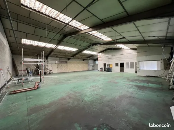 Local 395 m² Saint-Étienne