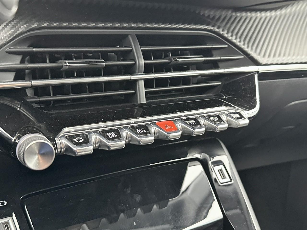 Peugeot 2008 puretech 130 s&s eat8 allure pack — photo 27