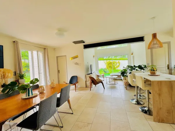 Dpt Bouches du Rhône (13), à vendre AIX EN PROVENCE maison de plain pied de 125 m² agrandissable sur
