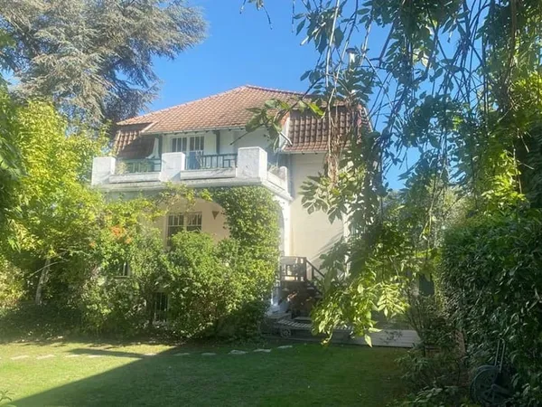 Vaucresson - Maison des années 1930 de 230 m², 4 chambres, jardi