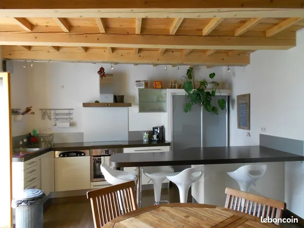 Appartement T3/T4 de 75 m² avec Terrasse de 15 m² - Carpentras Centre