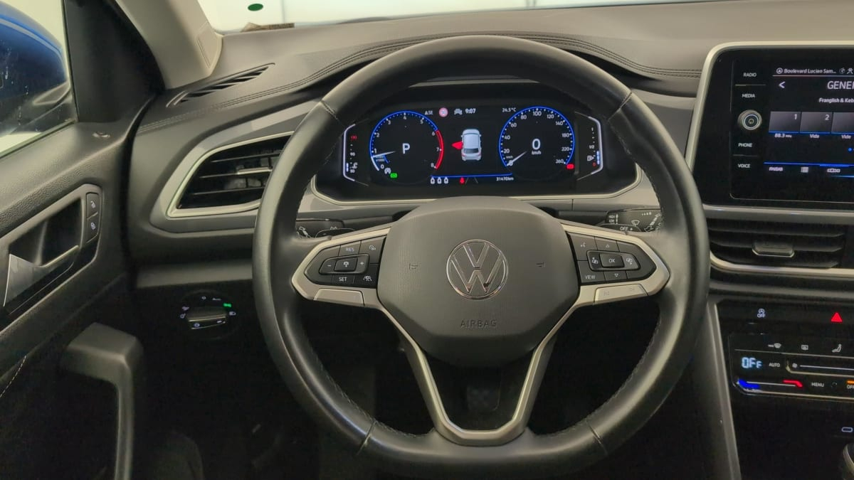 Volkswagen T-Roc — photo 21