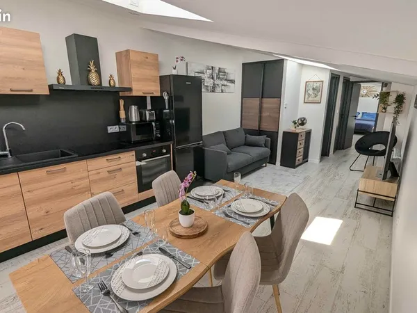 Logement meublé atypique de 50 m² avec terrasse et parking