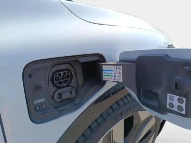 Renault Megane e-tech electric ev60 220ch techno super charge -c — photo 10