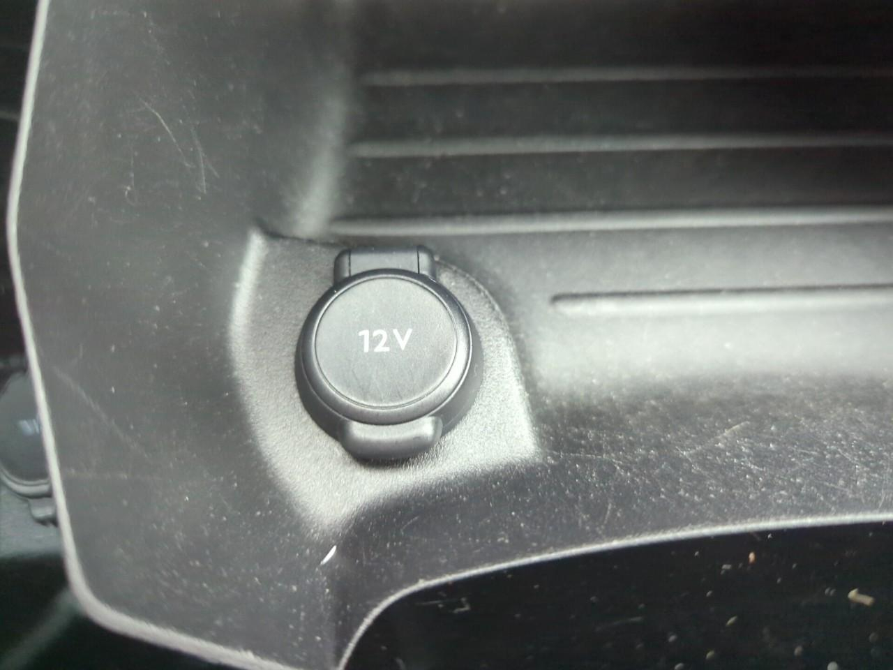 Peugeot 2008 puretech 130 s&s eat8 allure pack — photo 30