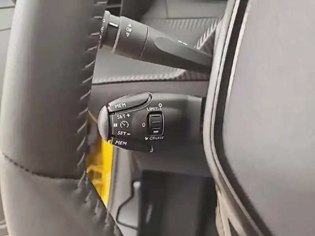 Peugeot 208 puretech 75 s&amp;s bvm5 — photo 25
