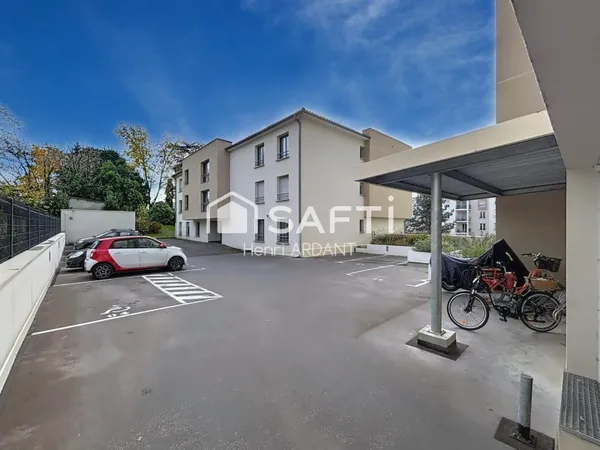 TOP ! Proche commerces et Square des Émailleurs ?