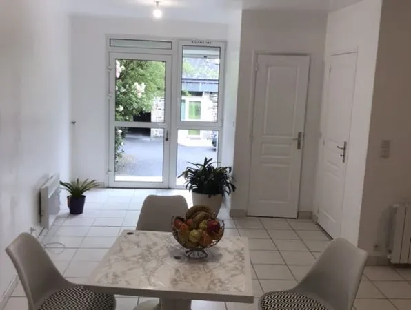 A louer petite maison en duplex T-4 Carhaix