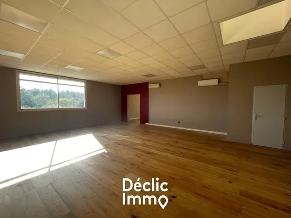 Parking/Garage/Box 140 m²