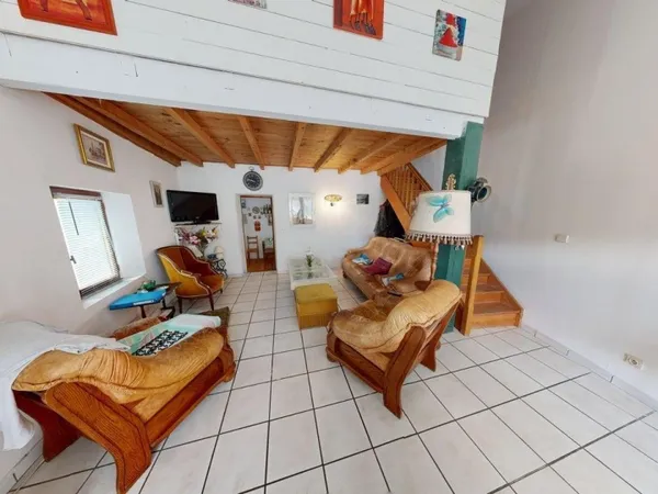 T4+T3+T2 dans maison de village avec stationnement