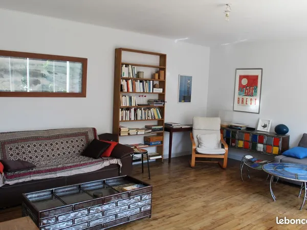 Grande chambre disponible dans Colocation meublée Lannion