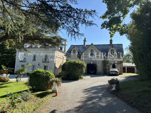 Tours - Hôtel particulier du XIXe siècle avec parc, piscine et dépendances