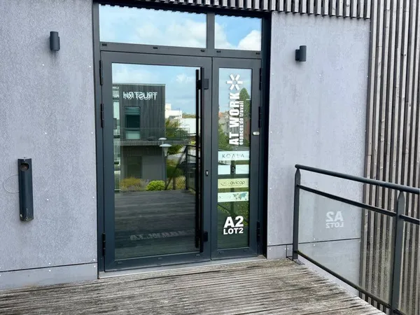 Bureau / local / showroom privatif : 18m2