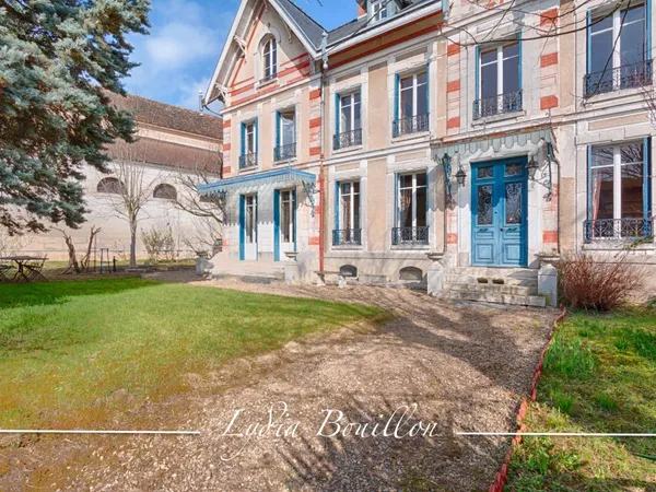 Vends Seine et Marne, Villa Napoléon III et maison de gardien, 14 pièces, 10 chambres