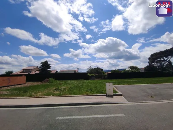 Terrain 646 m² CAZERES