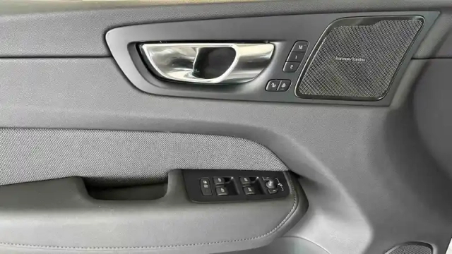 Volvo Xc60 t6 awd hybride rechargeable 253 ch+145 ch geartronic 8 — photo 14