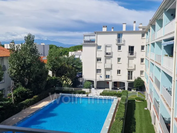 À louer à l'année T2 + parking dans résidence avec piscine dis