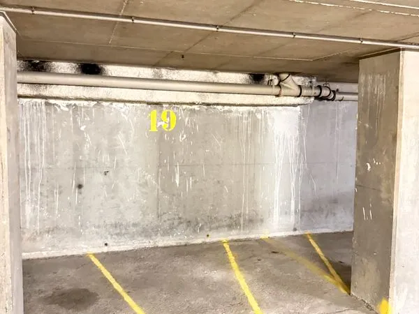 Parking Moto / Scooter sécurisé - Paris 15e - 59 /mois