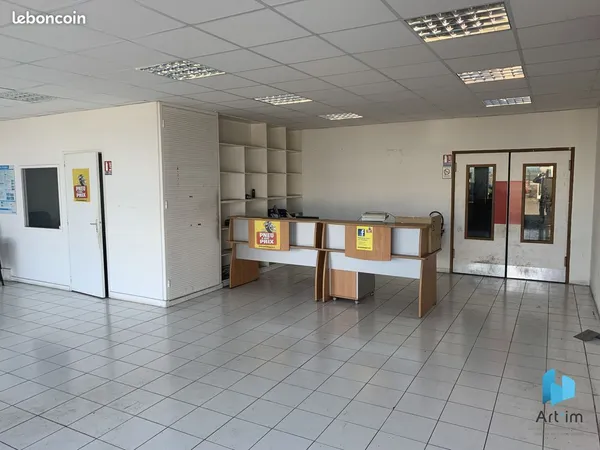Local 403 m² Le Mans