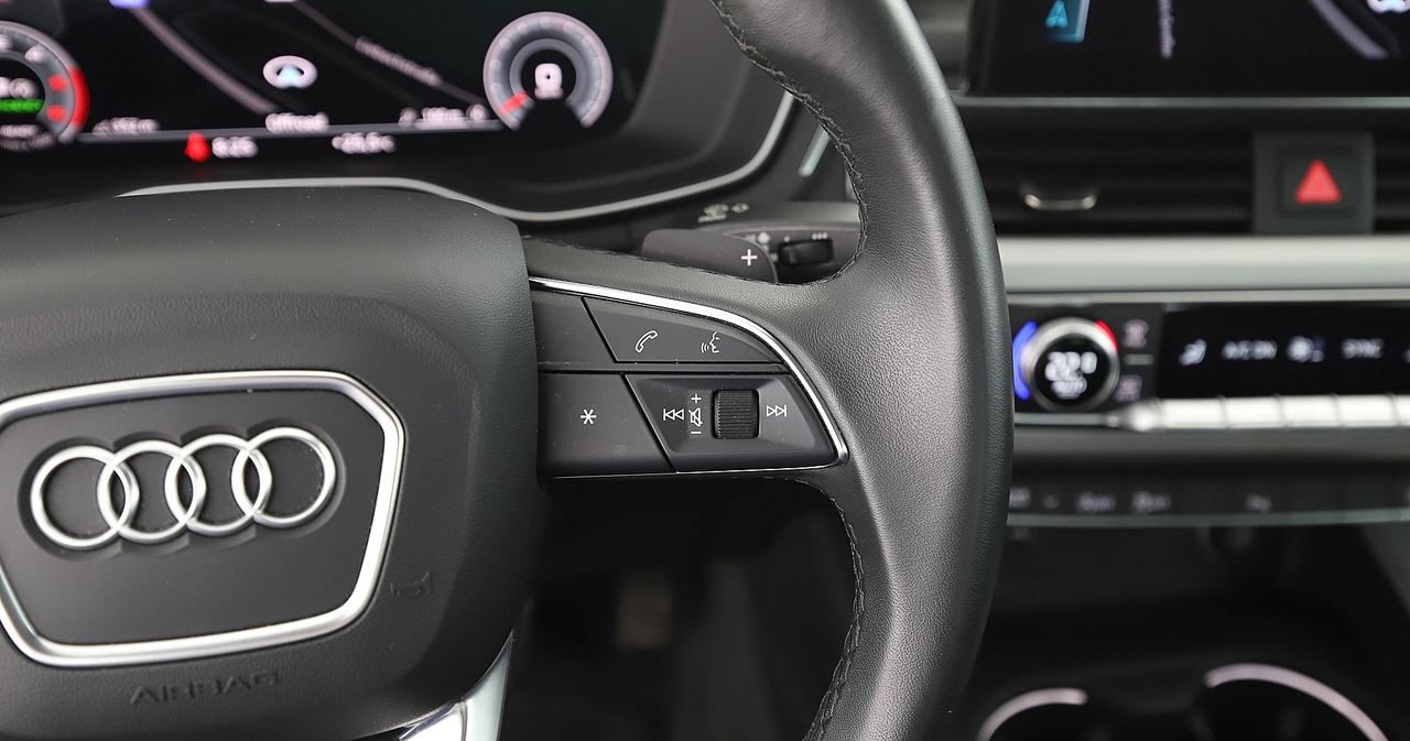 Audi A4 — photo 26