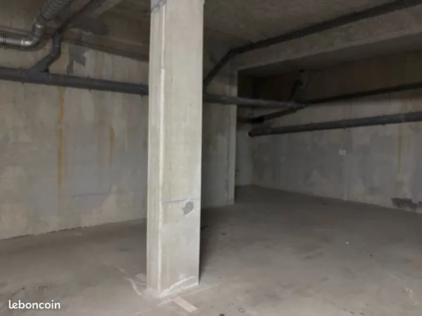 Place de parking 27m2 fermable boxable