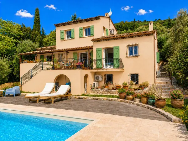 Superbe villa 202 m² vue mer à deux pas du village