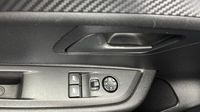Peugeot 208 1.2 PureTech 75ch S&S Premium — photo 29