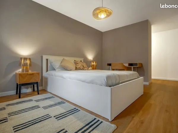 Chambre en coliving, ferme rénovée, Viry, 15 min de la frontière suisse
