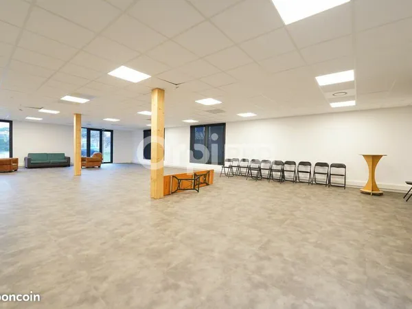 Bureau 1 076 m²