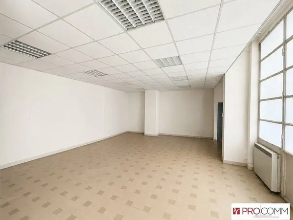 Entrepôt 150 m²