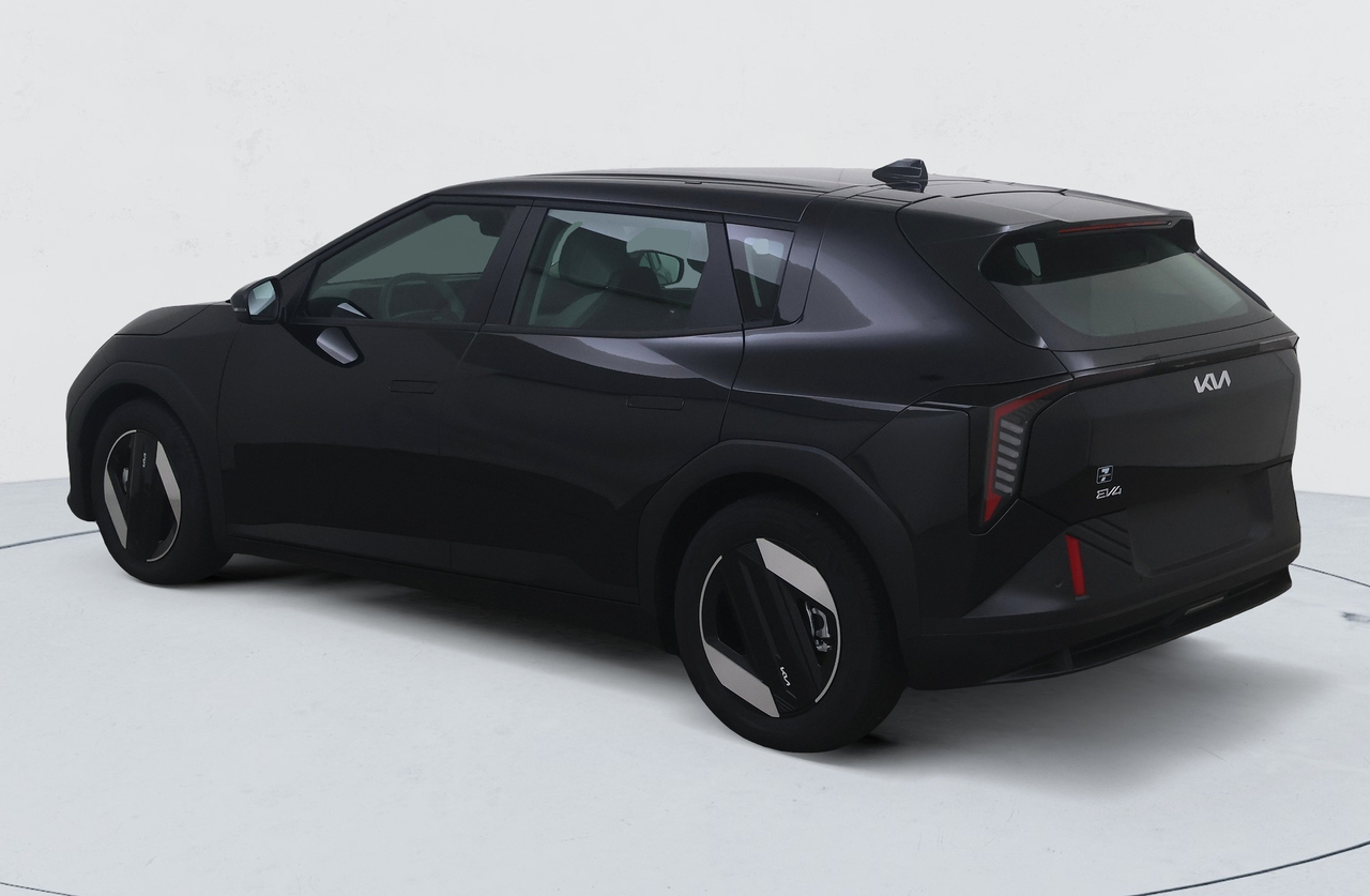 Kia EV4 — photo 2
