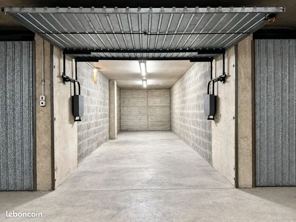 RARE : Grand double Box 22 m² - Vincennes Centre, métro Bérault