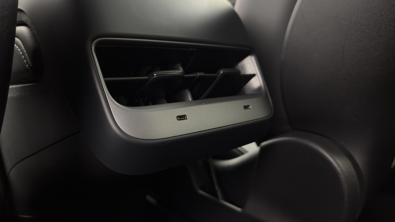 Tesla MODEL Y Standard RWD — photo 29