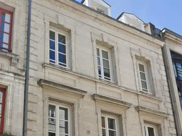 Loue T3 duplex lumineux 76m2 Perigueux centre historique