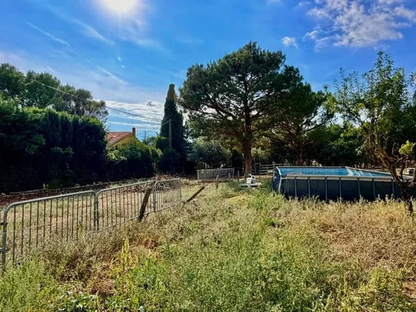 Terrain 1504 m²