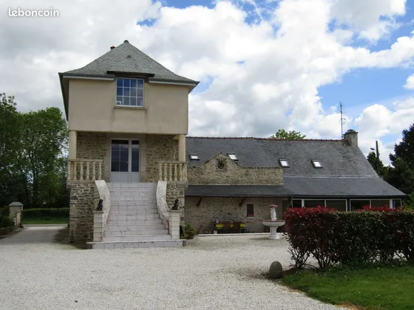 Belle maison en pierres avec piscine