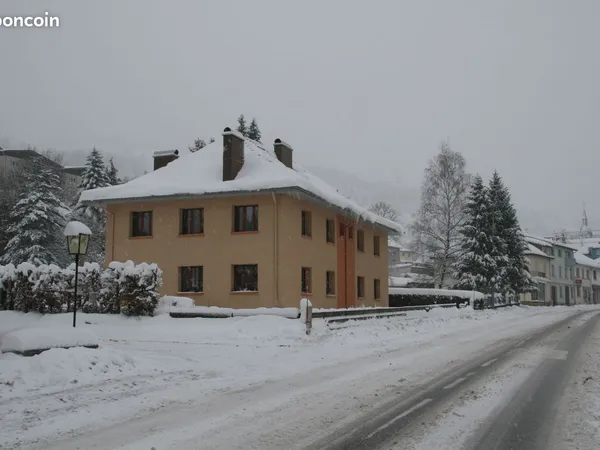 T5 meublé meublé familial de 75m²-3 chambres-jardin-parking-centre de La Bresse