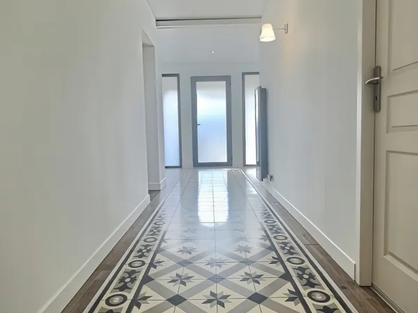 LATTES Rez-de-villa T4 de 131 m2, 3 chambres, 200 m2 de ja