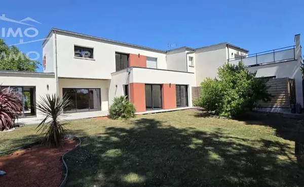 BINIC - Propriété contemporaine avec deux appartements indépendants