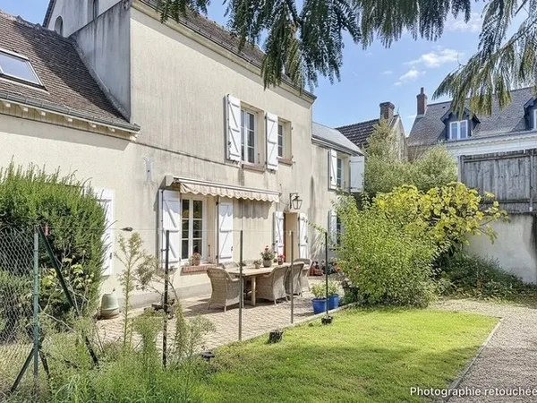 MAISON ANCIENNE AVEC 6 GARAGES