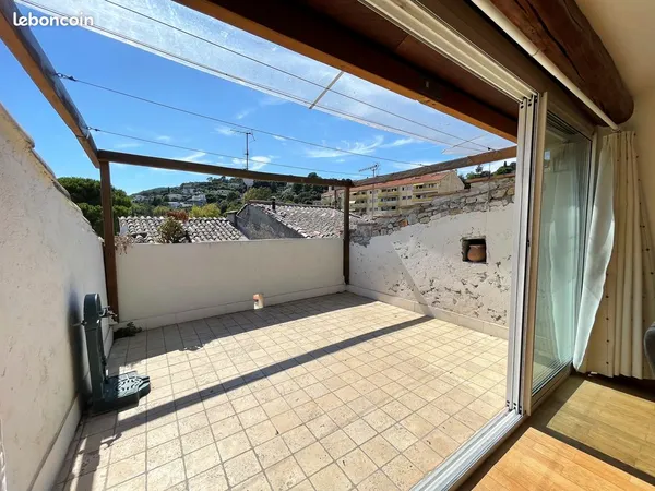 LOFT 41m² avec terrasse, MEUBLÉ