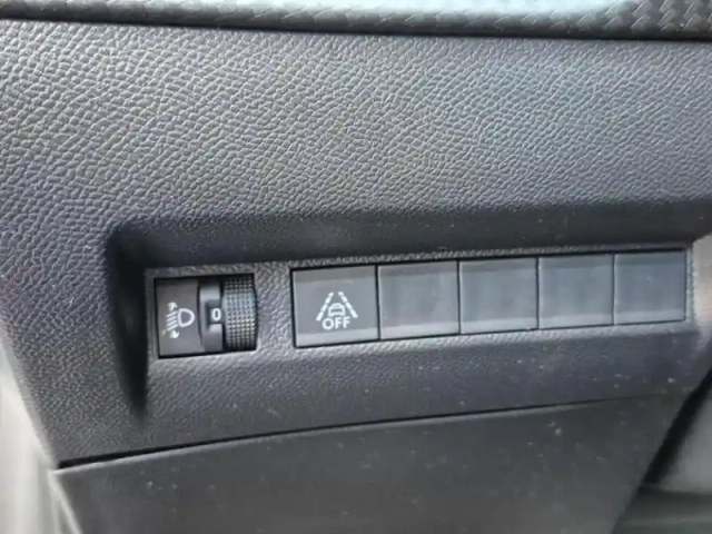 Peugeot 208 e- 136ch active — photo 12