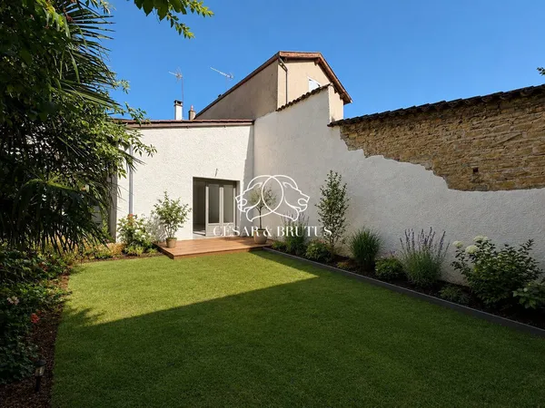 Maison de village en pierres d'orées